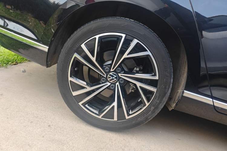 Used Volkswagen Magotan 2020 330TSI DSG Luxury Edition Right Rear Wheel Hub