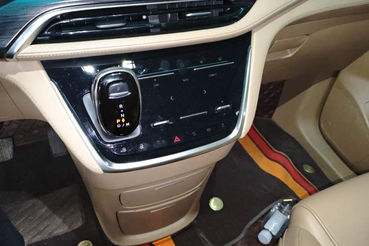 Used Buick GL8 2020 ES Land Cruiser 653T Luxury Edition Gear Lever