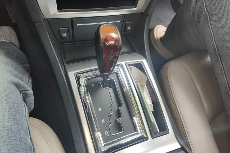 Used Chrysler 300C 2006 5.7L Luxury Navigation Edition Gear Lever