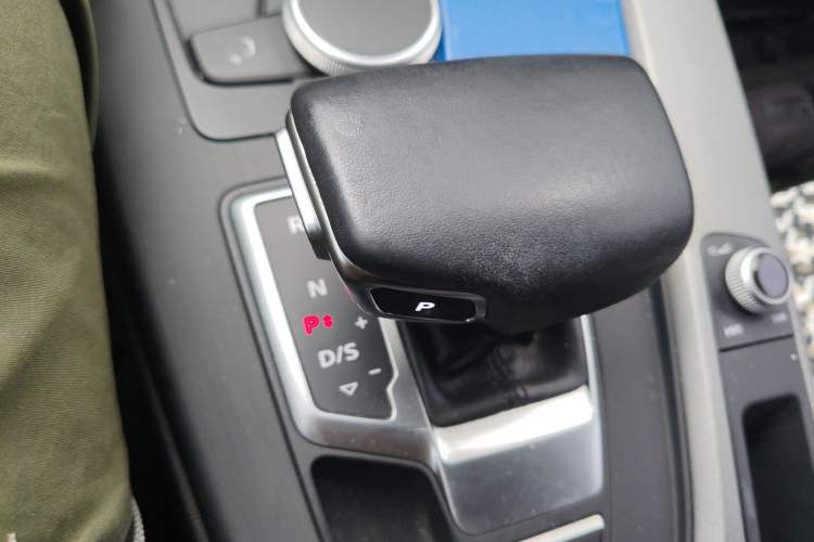 Used Audi A4L 2018 30th Anniversary Edition 40 TFSI Trendy Model Gear Lever