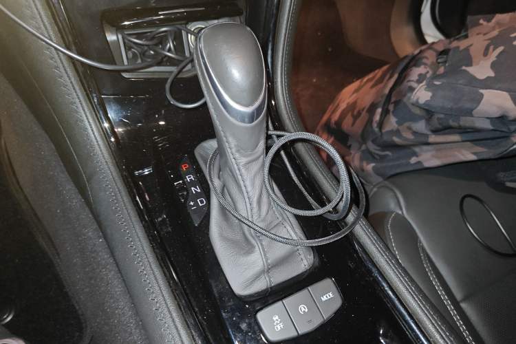 Used Cadillac ATS-L 2017 28T Fashion Edition Gear Lever