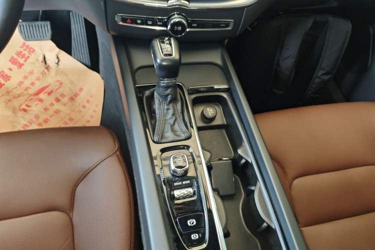 Used Volvo XC60 2019 T5 4x4 Smart Edition China V Standard