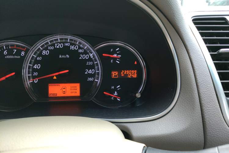 Used Nissan Teana 2010 2.5L XL Anniversary Edition Odometer Close Up