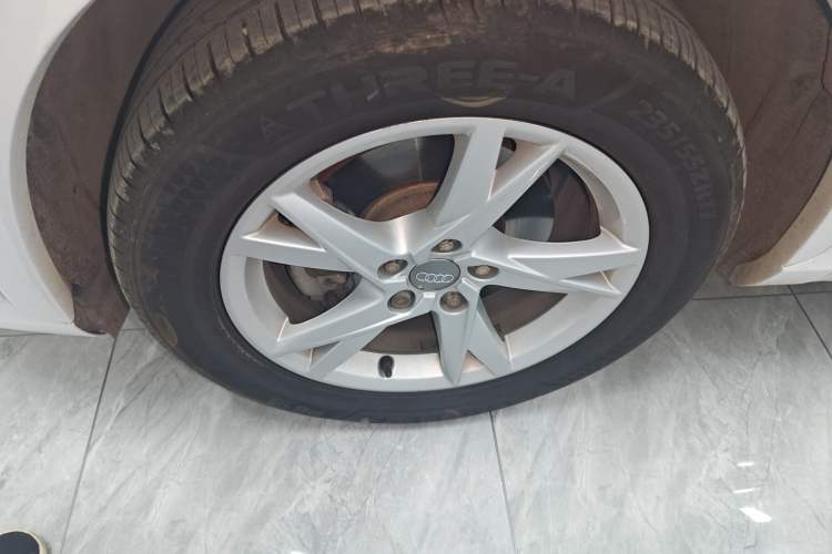 Used Audi Q3 2018 30th Anniversary Edition 35 TFSI Fashion Model Left Front Wheel Hub