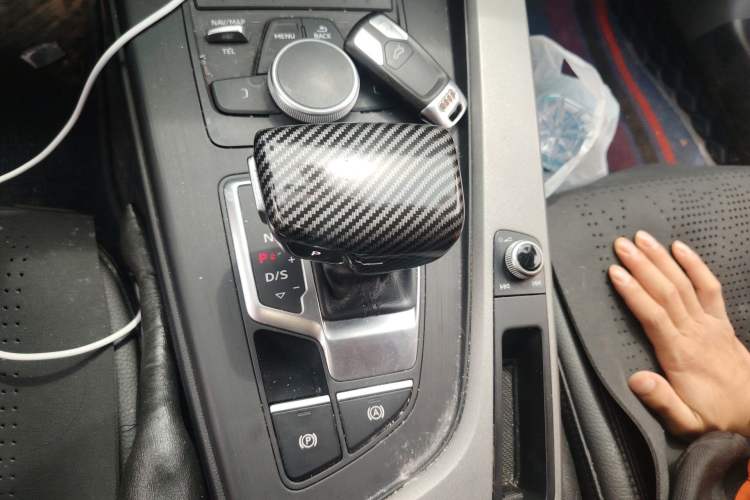 Used Audi A4L 2018 30th Anniversary Edition 40 TFSI Trendy Model Gear Lever