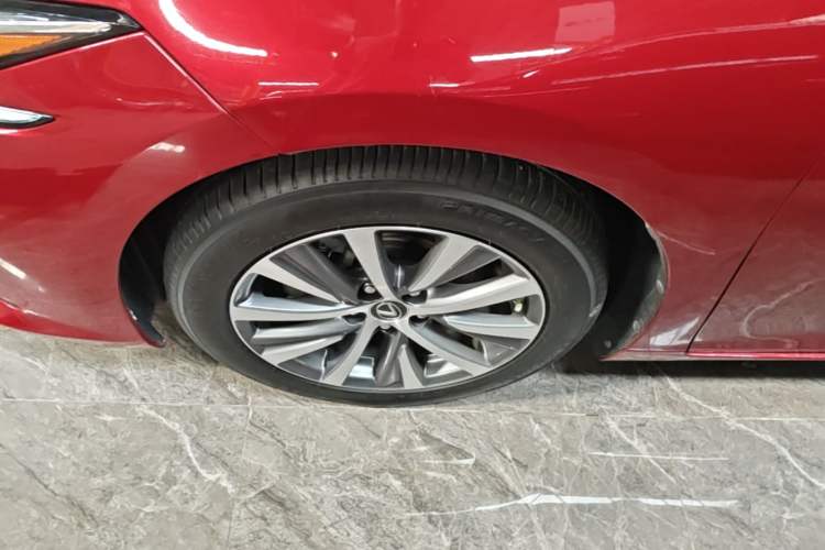 Ojetý Lexus ES 2018 200 Excellence Edition China V Standard