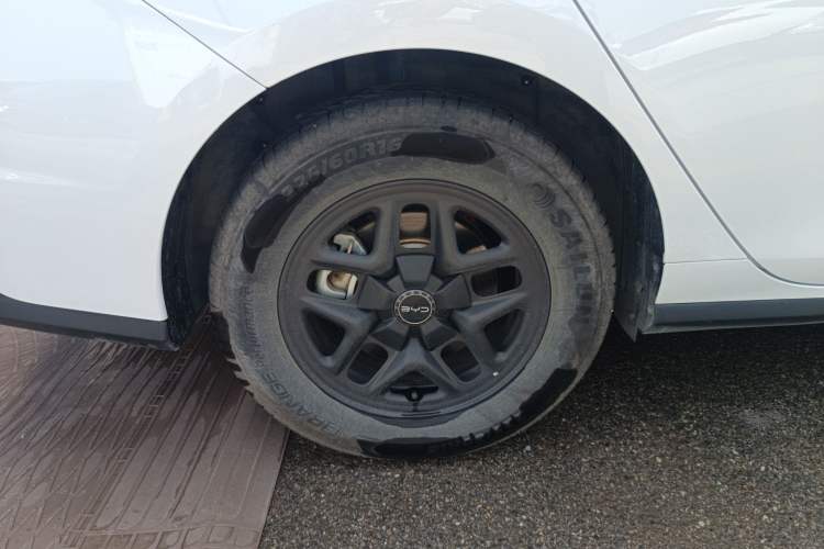 Used BYD Seal 05 DM-i 2025 DM-i Smart Drive 55KM Luxury Model Right Rear Wheel Hub