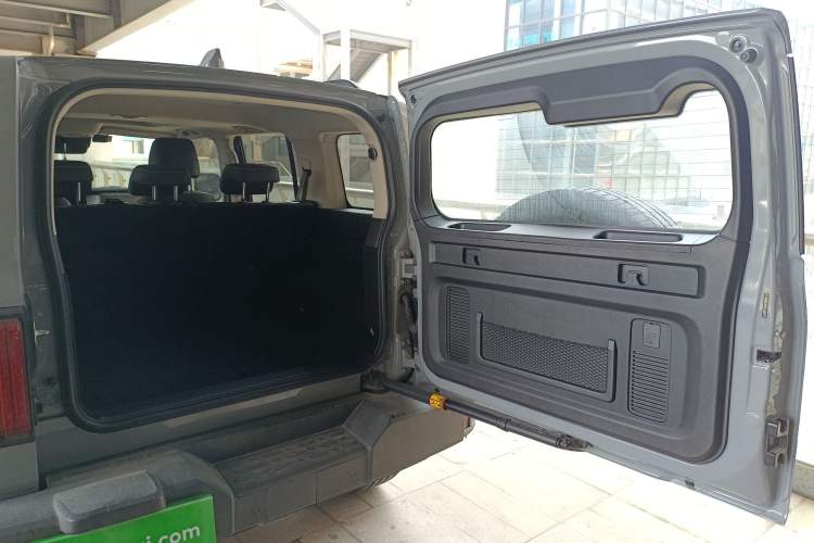 Used Tank 300 2023 City Edition 2.0T—Stylish as Ever Trunk