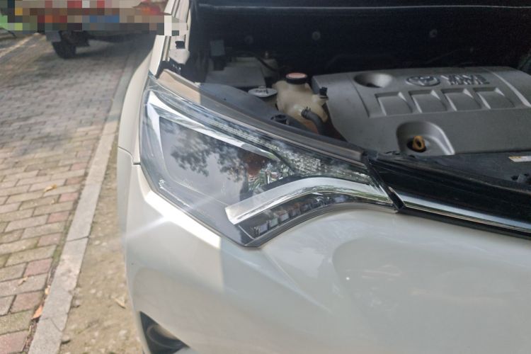 Used Toyota RAV4 2018 2.0L CVT Two-Wheel Drive Fashion X Edition Right Front Headlight