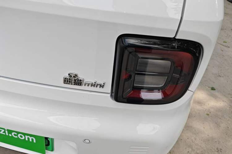 Used Geely Galaxy Panda 2024 Panda Mini 200km Endurance Bear Right Rear Taillight