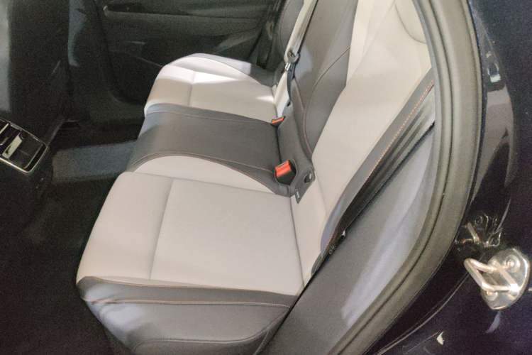 Used Volkswagen ID.7 VIZZION 2024 AIR model Left Rear Seat