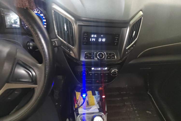 Used CHANGAN CS15 2016 1.5L Manual Fashion Edition Audio And AC Panel