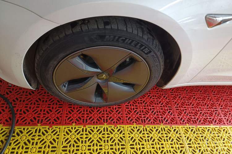 Used Tesla Model 3 2020 Revised Version Standard Range Rear-Wheel Drive – Upgraded Edition Left Front Wheel Hub