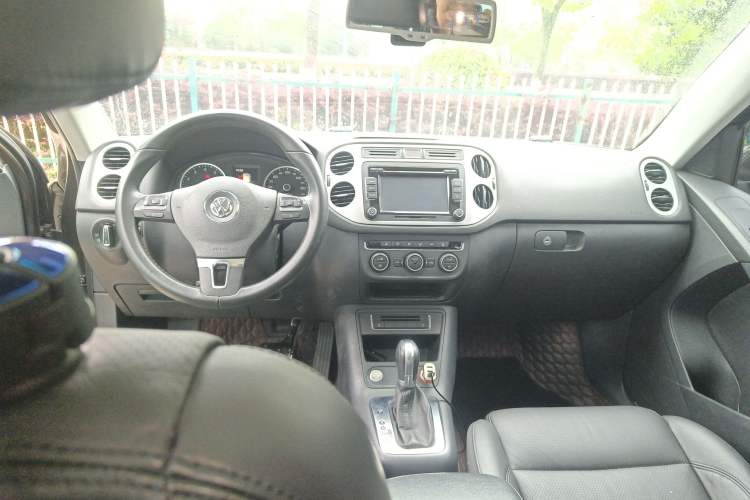 Used Volkswagen Tiguan 2015 1.8TSI Automatic Two-Wheel Drive Luxury Model Center Console