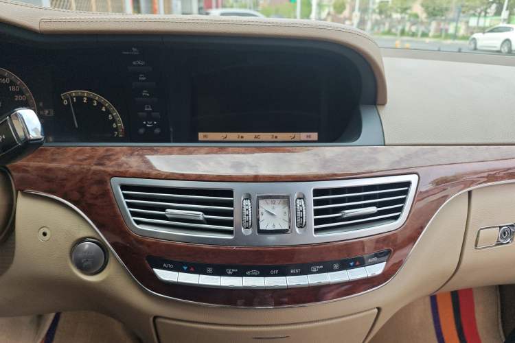 Used Mercedes-Benz S-Class 2008 S 300 L Executive Edition Audio And AC Panel