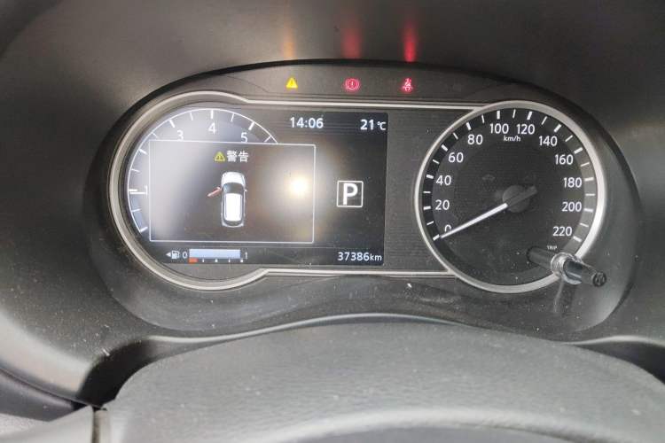 Used Nissan Kicks 2018 1.5L CVT Smart Connect Luxury Edition
