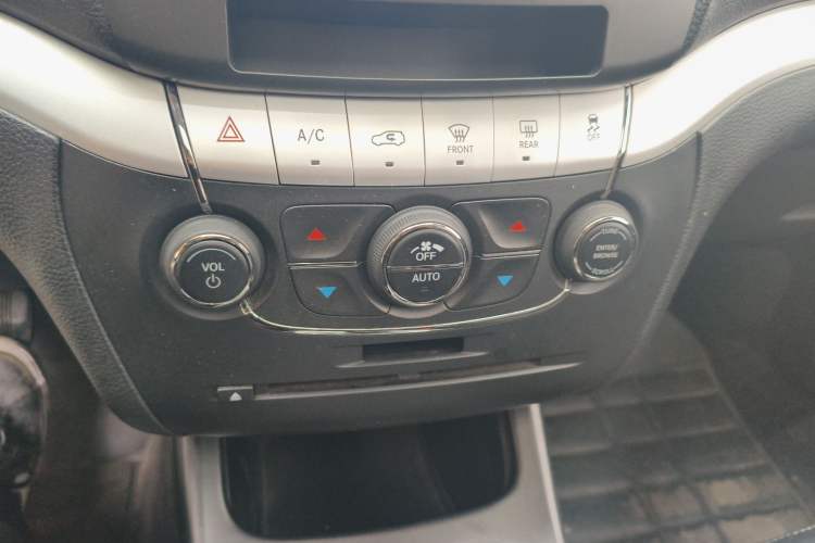 Used Dodge Journey 2015 2.0TD Four-Wheel Drive Luxury Edition
