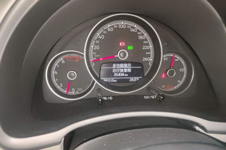 Used Volkswagen Beetle 2018 180TSI Yile Model Odometer Close Up