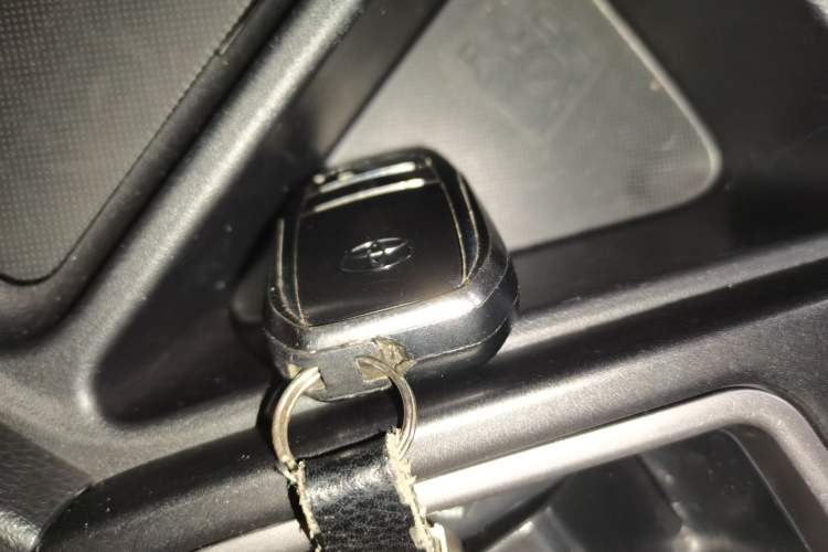 Used Toyota RAV4 2016 2.0L CVT Two-Wheel Drive Fashion Edition China V Standard Interior 1