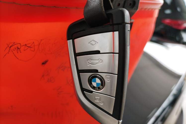 Used BMW 5 Series 2022 Restyled 525Li Luxury Package Vehicle Key