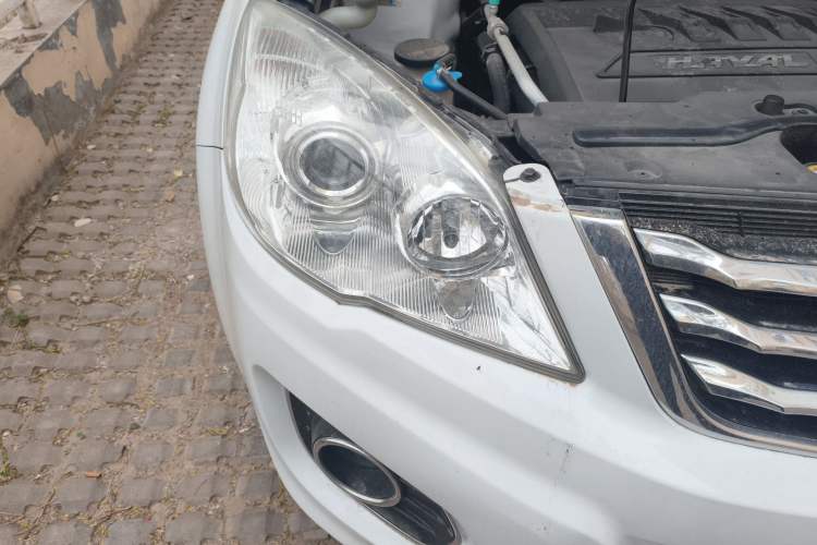 Used Haval H6 2016 Upgraded Model 1.5T Automatic Two-Wheel Drive Elite Version Right Front Headlight