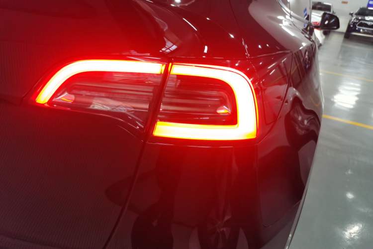 Used Tesla Model Y 2021 Long-Range All-Wheel-Drive Version
