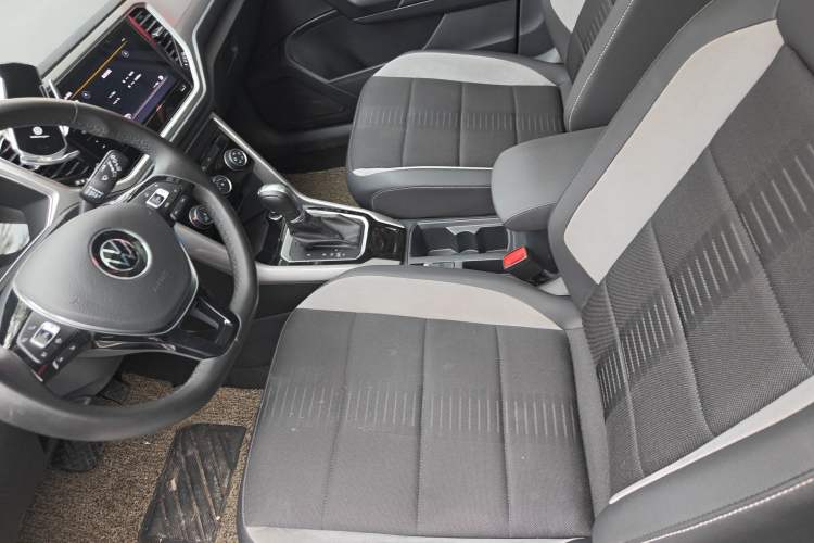 Used Volkswagen T-ROC 2021 Revised Version 280TSI DSG Two-Wheel Drive Elite Connect Edition Left Front Seat