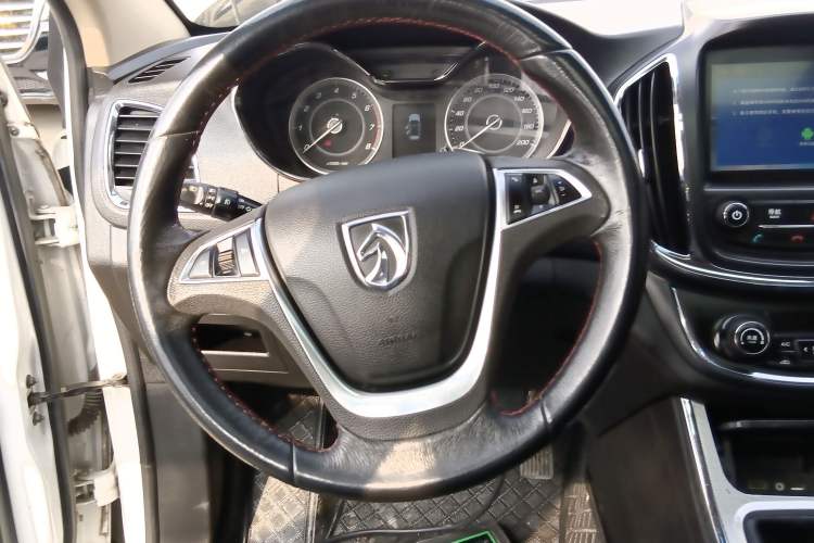 Used Baojun 560 2015 1.8L manual luxury version