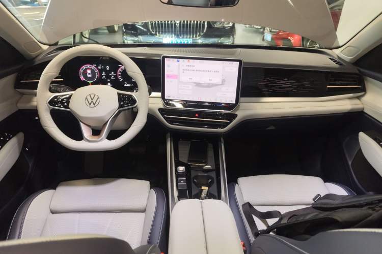 Used Volkswagen Passat 2025 Pro 380TSI Dragon Glory Edition Center Console