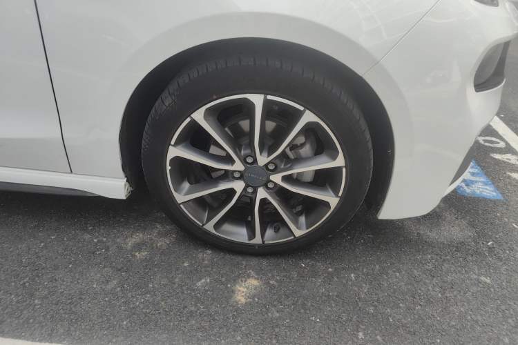 Used Lynk & Co 03 2020 1.5TD DCT Sport Edition Right Front Wheel Hub