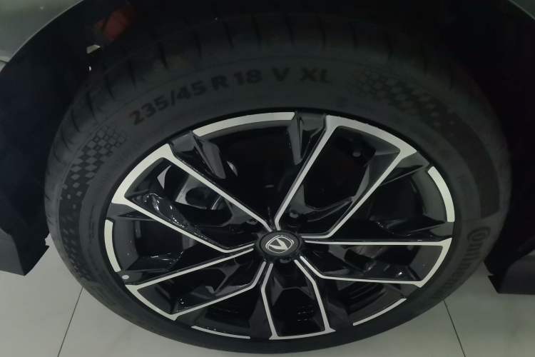 Used Changan UNI-V iDD 2024 Blue Whale Smart Electric iDD 136km ZhiKu Model