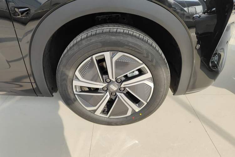 Used Geely Galaxy Xingjian 7 EM-i 2026 Model 135km Smart Navigation Version Right Rear Wheel Hub