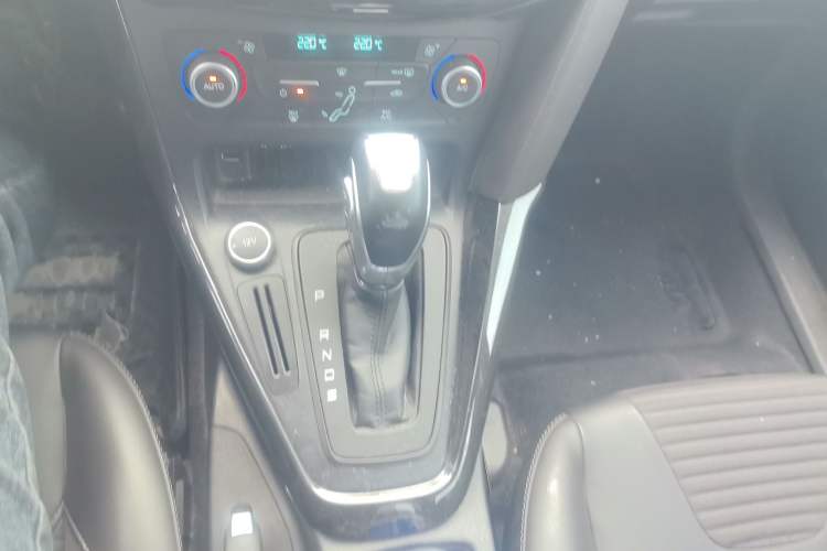 Used Ford Focus 2017 Hatchback 1.6L Automatic Fashion Edition Smart Drive Version Gear Lever