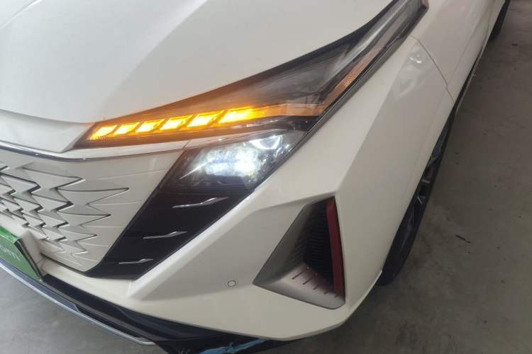 Used Oshan Z6 2023 Blue Whale 2.0T Automatic Zhiyuan Model