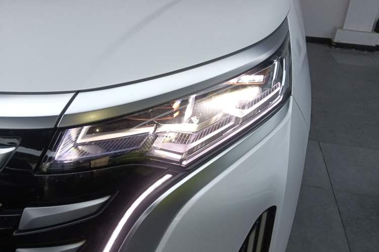 Used Denza D9 2022 DM-i 1040 Prestige Model