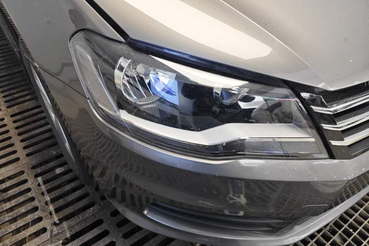 Used Volkswagen Bora 2014 1.6L Manual Fashion Edition Right Front Headlight