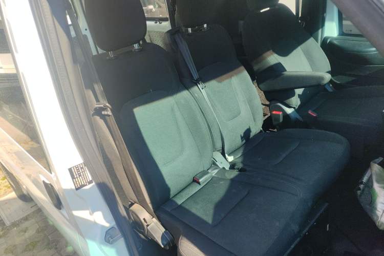 Used JMC Fushun 2023 2.0T Automatic Mid-Range High-Roof Commercial Multi-Purpose 7-Seater Passenger Vehicle