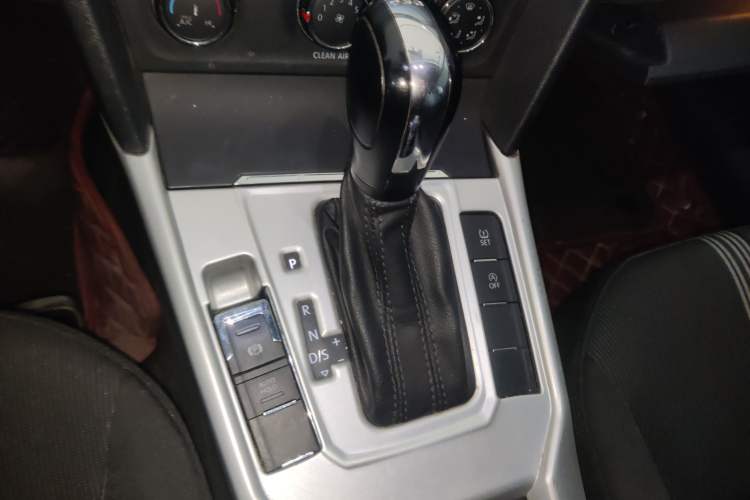 Used Volkswagen Lamando 2017 230TSI DSG Fashion Edition Gear Lever