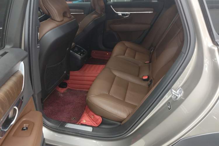 Used Volvo V90 2021 Cross Country B5 AWD Smart Range Edition
