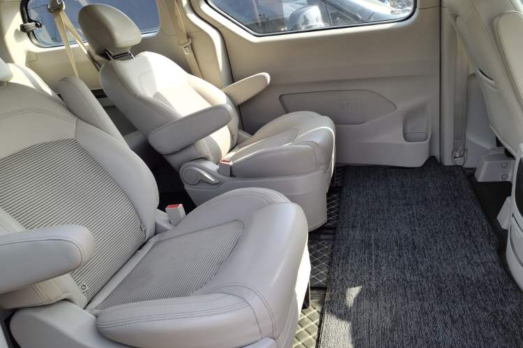 Used SAIC MAXUS G10 2016 2.0T Manual Elite Edition Left Rear Seat