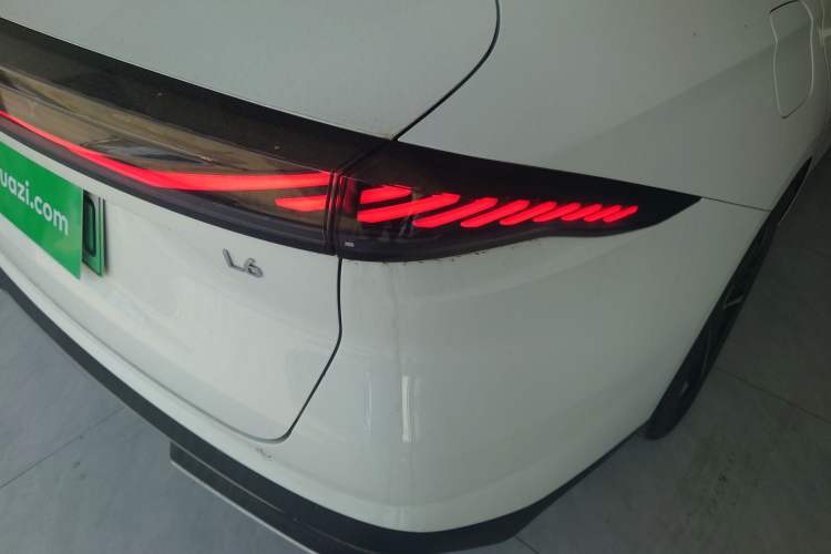 Used Geely Galaxy L6 2023 125km MAX
