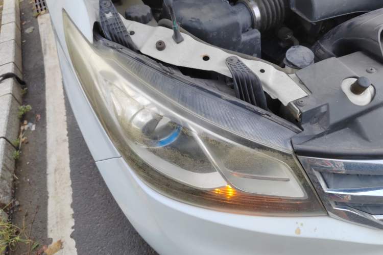 Used SAIC MAXUS G10 2014 2.0T Automatic Elite Edition Right Front Headlight