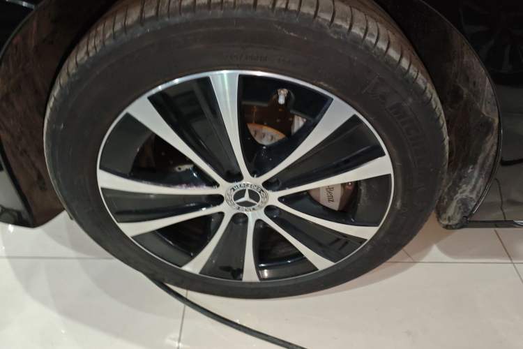 Used Mercedes-Benz E-Class New Energy 2022 Restyled E 350 e L Plug-in Hybrid Sedan Left Front Wheel Hub