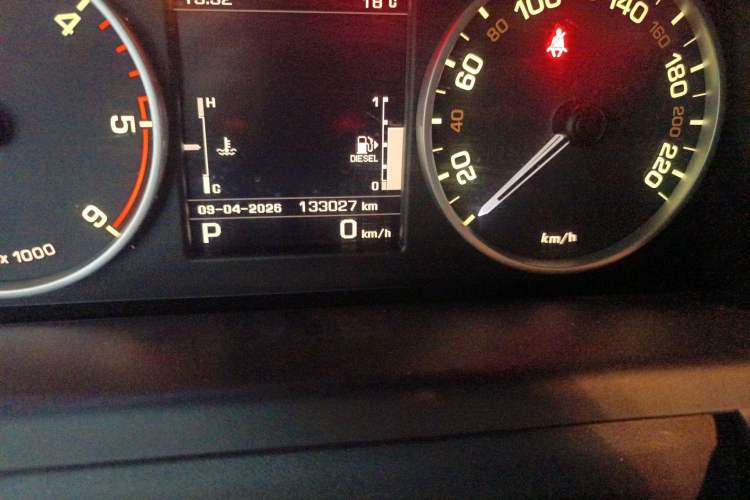 Used Land Rover Discovery 2012 3.0 SDV6 HSE Diesel Version Odometer Close Up