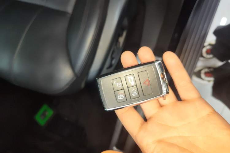 Used Land Rover Discovery 2020 3.0 SC V6 SE
