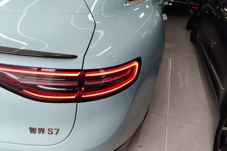 Used Hima Luxeed S7 2024 Ultra Four-Wheel Drive Flagship Edition Right Rear Taillight