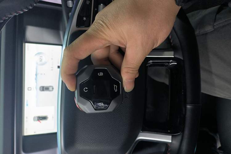 Used JETOUR Traveler 2023 2.0T All-Wheel-Drive CrossPRO Vehicle Key