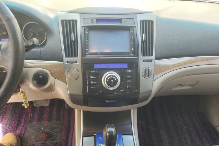 Used Hyundai Veracruz 2012 3.8L Comfort Edition Audio And AC Panel