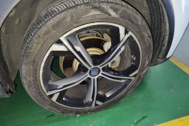 Used BYD Tang New Energy 2021 DM-i 112KM Prestige Model Right Front Wheel Hub