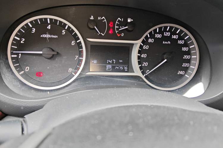 Used Nissan Lannia 2016 1.6L CVT Smart Cool Edition Odometer Close Up